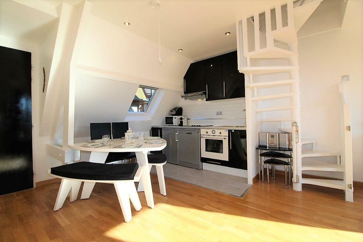 CADRE EXCEPTIONNEL: Duplex Classé 4**** Tennis, Piscine, Parking, Linge inclus, WIFI, Matériel BÉBÉ, proximité CENTRE Deauville Exterior foto