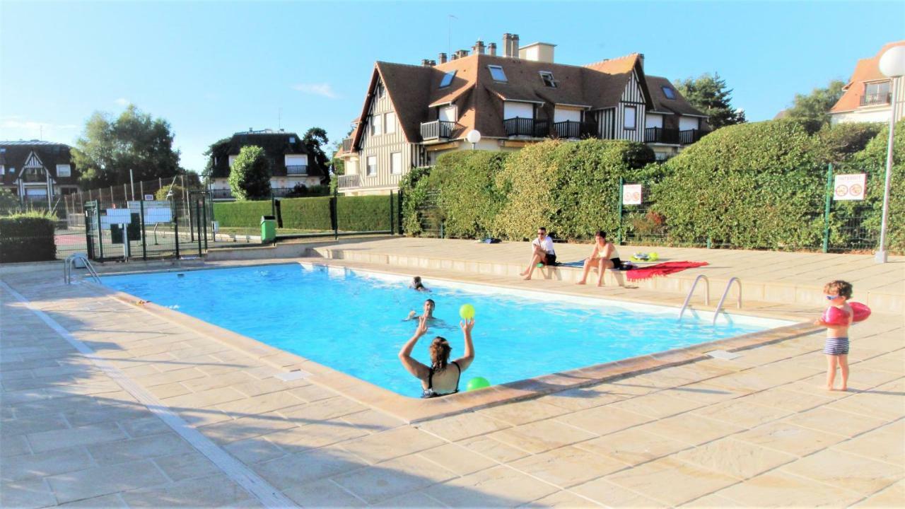 CADRE EXCEPTIONNEL: Duplex Classé 4**** Tennis, Piscine, Parking, Linge inclus, WIFI, Matériel BÉBÉ, proximité CENTRE Deauville Exterior foto
