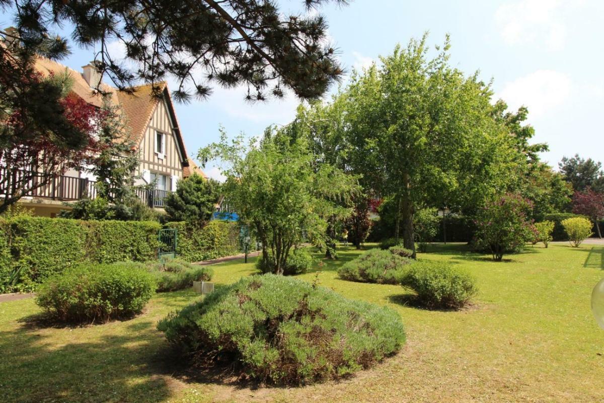 CADRE EXCEPTIONNEL: Duplex Classé 4**** Tennis, Piscine, Parking, Linge inclus, WIFI, Matériel BÉBÉ, proximité CENTRE Deauville Exterior foto