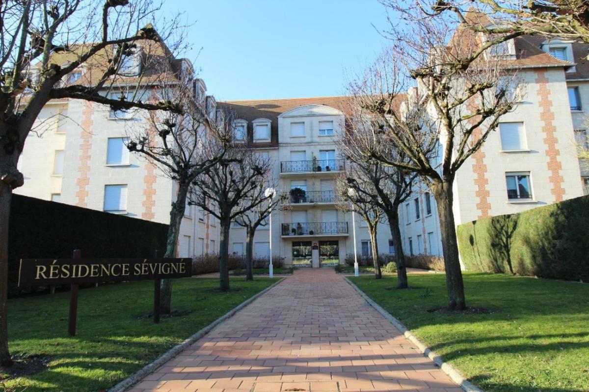 CADRE EXCEPTIONNEL: Duplex Classé 4**** Tennis, Piscine, Parking, Linge inclus, WIFI, Matériel BÉBÉ, proximité CENTRE Deauville Exterior foto