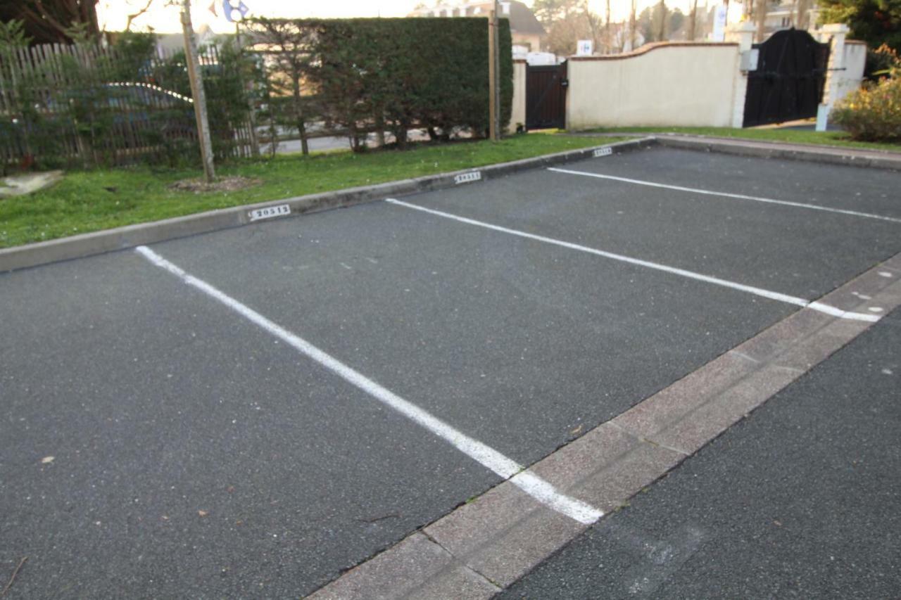 CADRE EXCEPTIONNEL: Duplex Classé 4**** Tennis, Piscine, Parking, Linge inclus, WIFI, Matériel BÉBÉ, proximité CENTRE Deauville Exterior foto